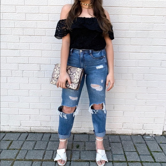 Off The Shoulders Lace Crochet Top - Picture 2 of 5